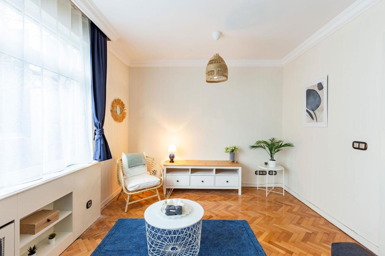 Flat With Excellent Location In Tesvikiye, Sisli Apartment Istanbul Exterior photo